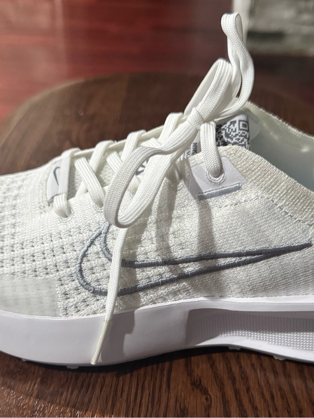 Nike White Silver Interactive Run Shoes NEW size 6
